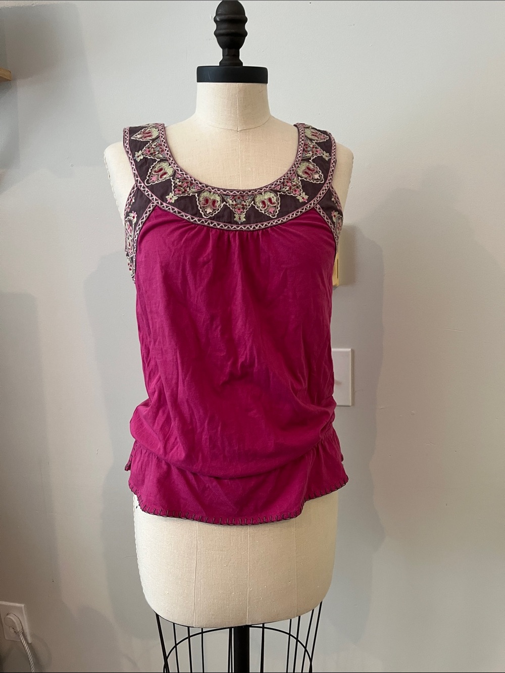 Anthropologie Ric Rac pink tank embroidered S